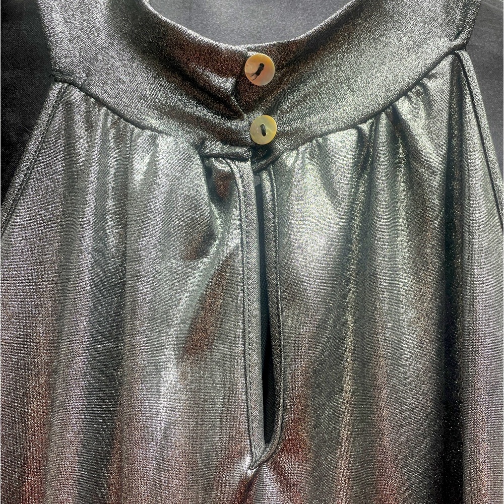 Kim & Cami Silver Metallic Halter Criss Cross Neck Top Sz 3X - Picture 6 of 7